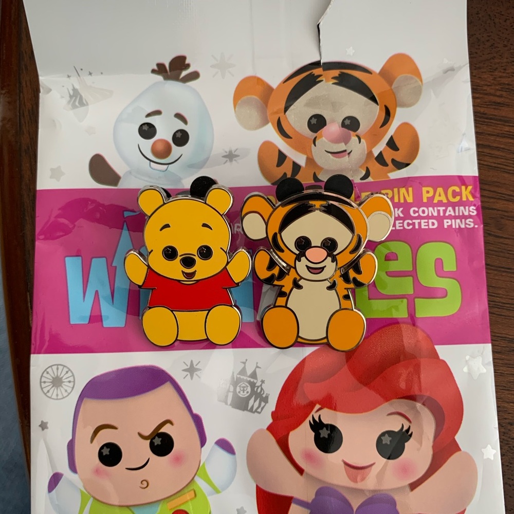 Winnie the Pooh/Tigger Disney Wishables pins